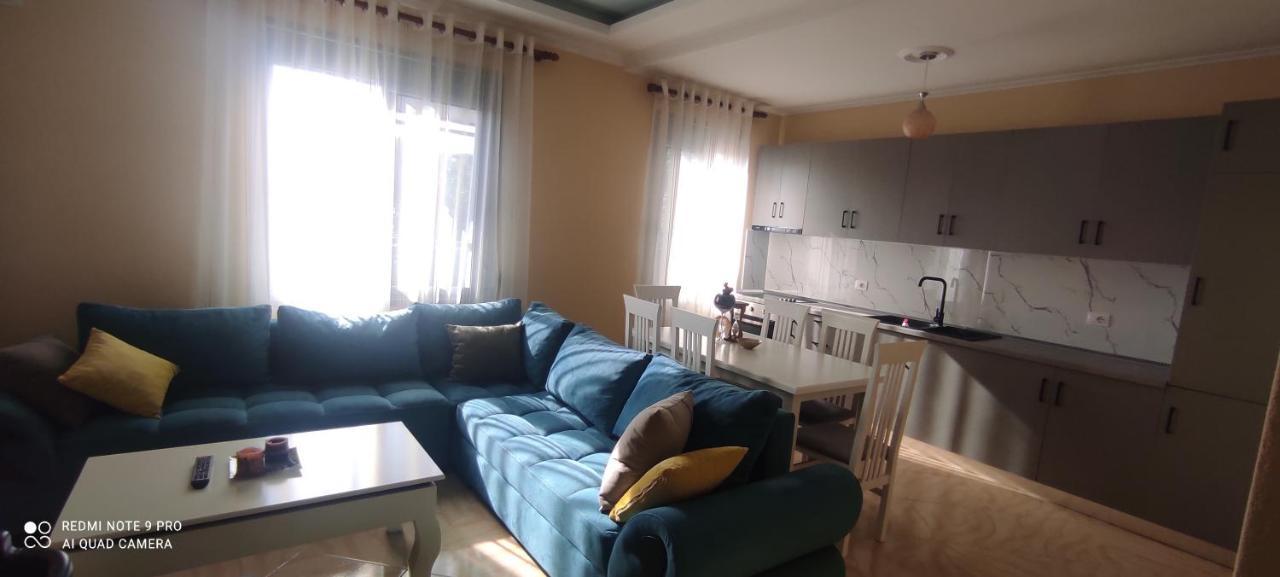 Guesthouse Isolde Vlorë Esterno foto